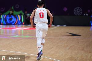 出手就有！高诗岩半场2中2&罚球3中3得8分1板 美中不足有3失误